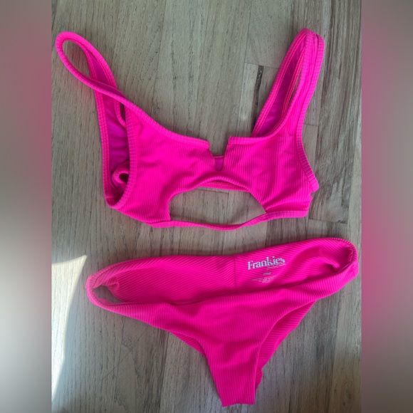 Frankie’s bikini cole in fuchsia - Picture 6 of 6